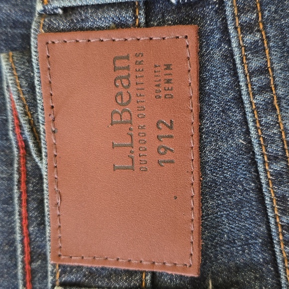 L.L. Bean 1912 Standard Fit Men's Jeans - Picture 4 of 6